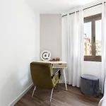 Stylish&bright Close To Subway Apartman *