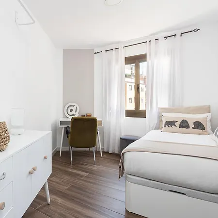 Stylish&bright Close To Subway * אספלוגס דה לוברגאט